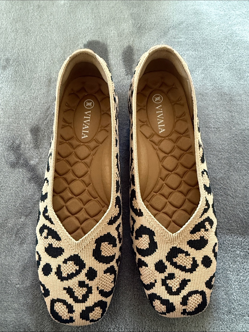 VIVAIA Margot square-toe V-cut knit flats in a dark leopard animal print Sz 36
